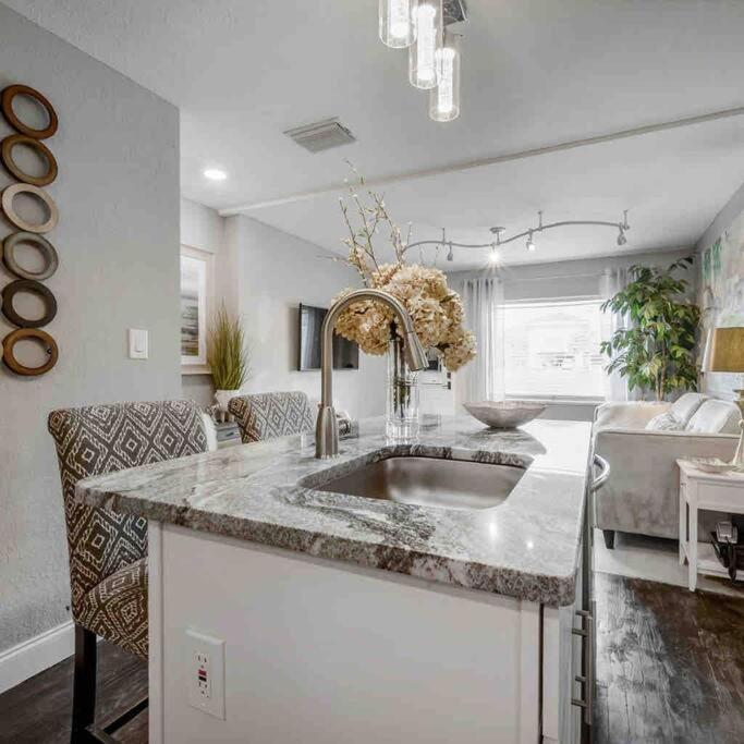 坦帕Chic Pad In Center Of Seminole Heights-322公寓 外观 照片
